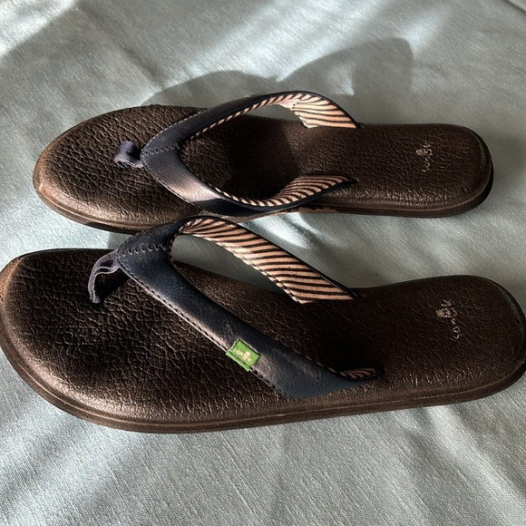 Sanuk sandal size 8 - Picture 4 of 4